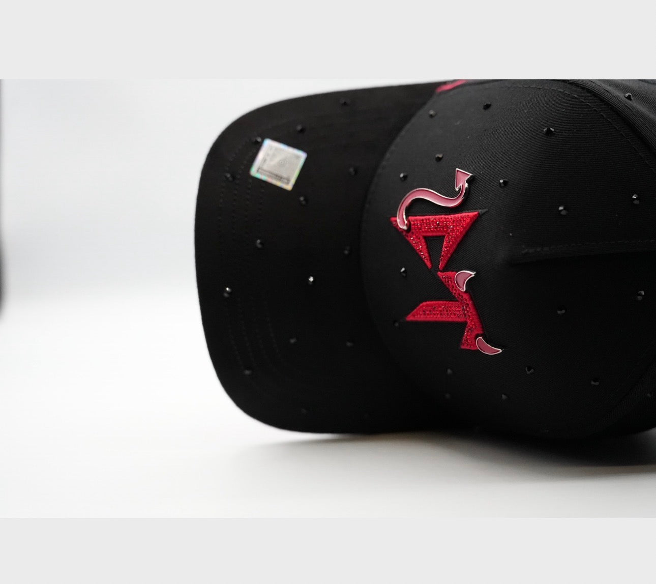 CT corridos tumbados crystal BLK RED