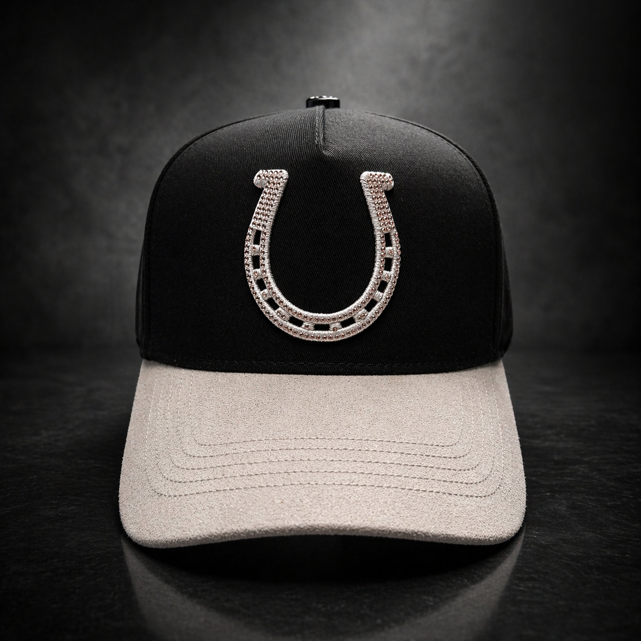Horse Blk Cream