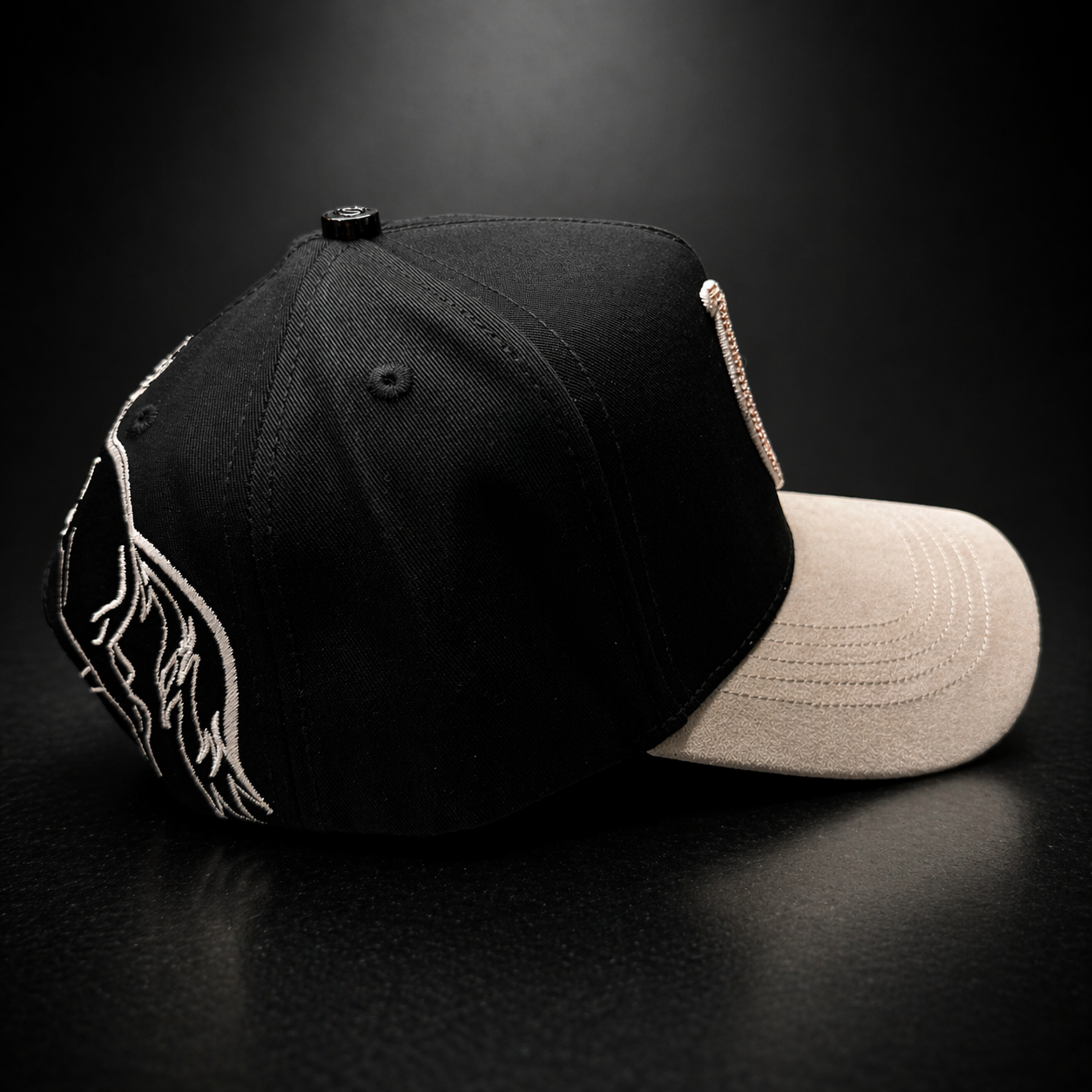 Horse Blk Cream