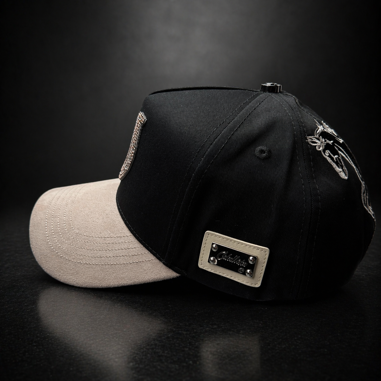 Horse Blk Cream