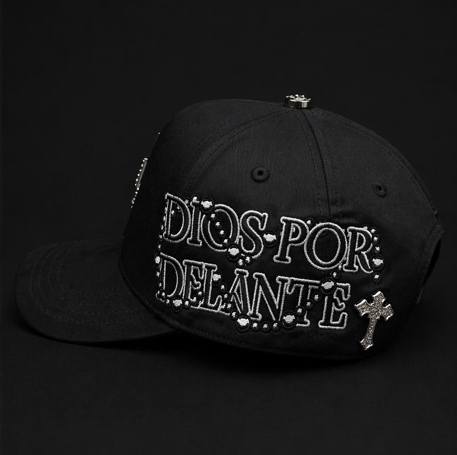 Dios por delante BLK silver